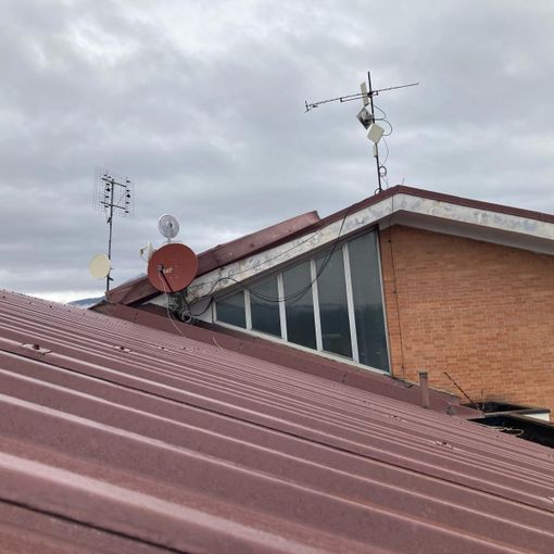 Interventi di manutenzione ordinaria per tetti e serramenti in 8 edifici scolastici