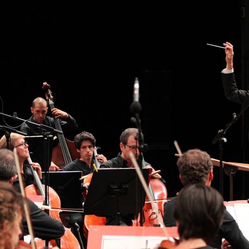 La linea del tempo corre da Brahms a Debussy con l'Orchestra Filarmonica di Torino