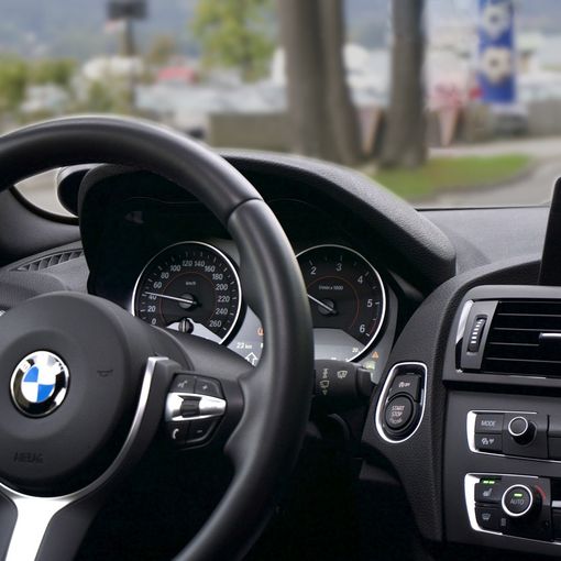 Come funziona un localizzatore GPS per auto?