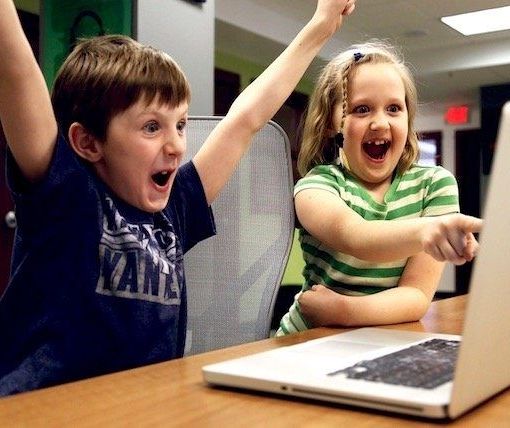 Insidie per i nostri figli a casa collegati ad internet. Ecco come difenderli