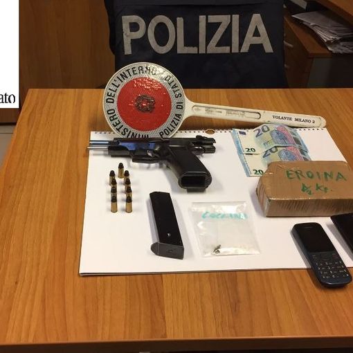 Munizioni, arma e droga nei pantaloni: fermato un albanese di 44 anni