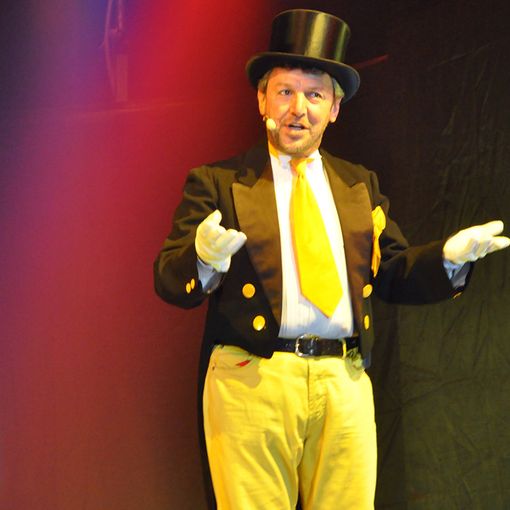 Domeniche magiche al Circolo della Magia: l'appuntamento è con Natalino Contini
