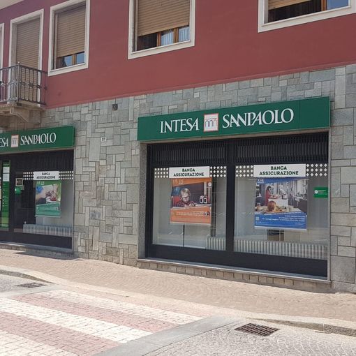 Caro bollette, una tantum di 500 euro per i dipendenti di Intesa Sanpaolo a dicembre