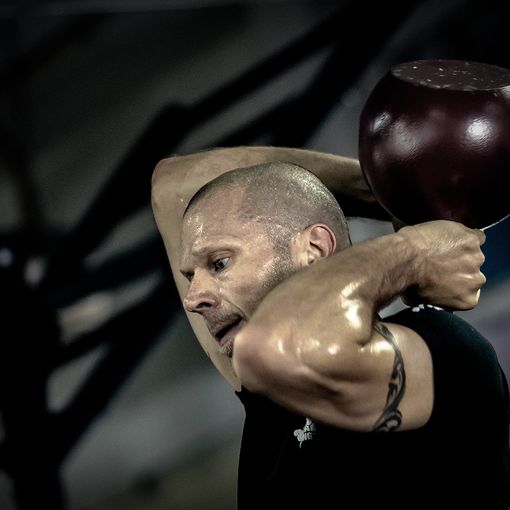Kettlebell: storia e caratteristiche di questo oggetto così noto in ambito sportivo
