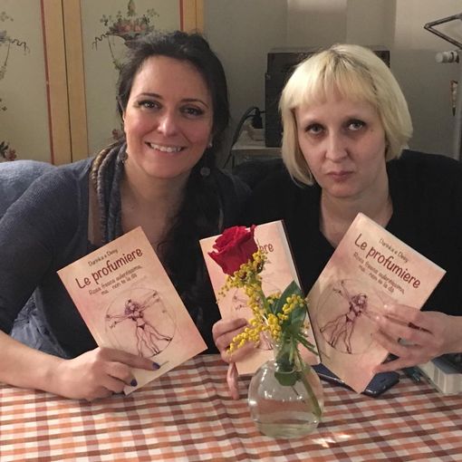 “Le profumiere” dal punto di vista della scrittrice e cabarettista Desy e dell’illustratrice Darinka