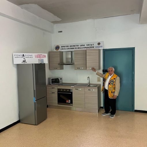 I Lions donano &quot;Una cucina per chi ha fame&quot; al centro di prima accoglienza Housing Cimarosa
