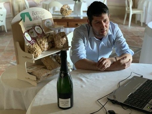 Lo chef Stefano Paganini durante il primo incontro online di &quot;Bottega incontra&quot;
