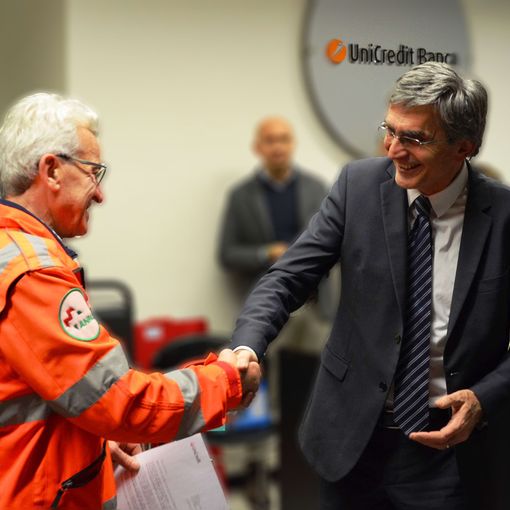 Alla Croce Verde Cumiana nuovi defibrillatori e ausili per anziani e disabili