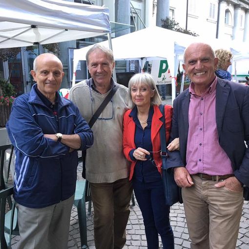 Luigi Pinchiaroglio (a sinistra) alla Festa dell'Unità di Pinerolo