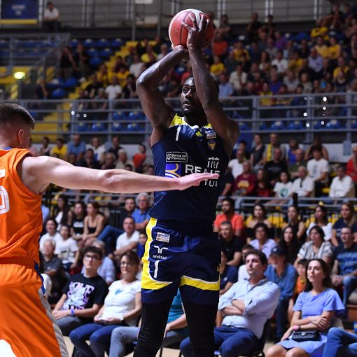 Basket, la Reale Mutua torna a casa: domenica lo scontro con Treviglio