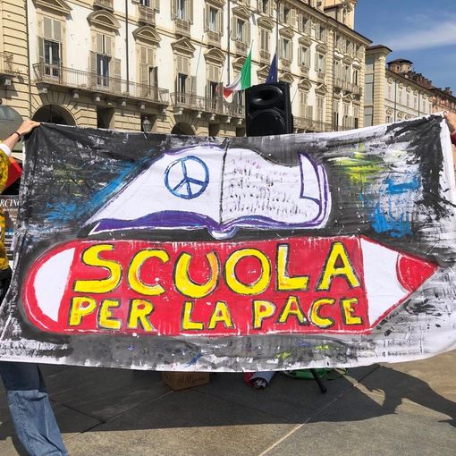 Manifestazione pro pace in p.zza Castello (Torino) - foto tratta dalla pagina FB