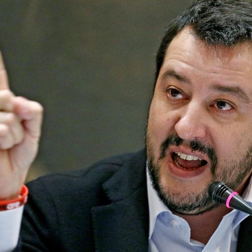 Il M5S Torino sfida Salvini: &quot;Codice identificativo alle forze dell'ordine&quot;