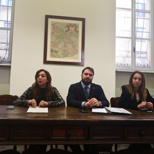 Coronavirus, Comune proibisce mascherine ai dipendenti: Fratelli d'Italia attacca Appendino