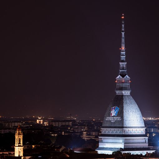 Torino illumina stasera la Mole Antonelliana: obiettivo la sensibilizzazione sulla malattia di Crohn