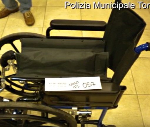 Blitz dei vigili a canale Molassi, sei ricettatori fermati, 500 attrezzi sequestrati (VIDEO)