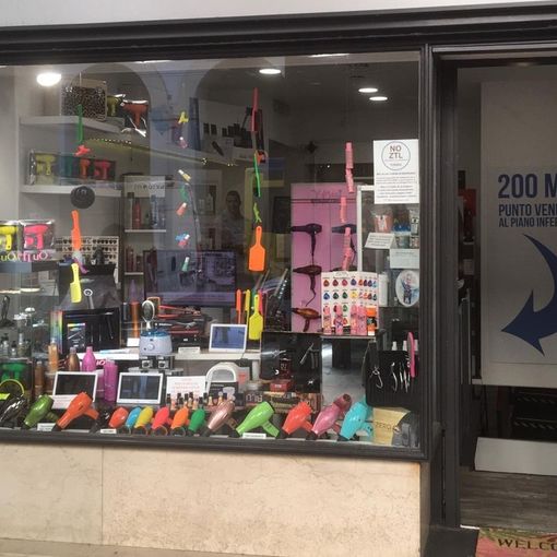 La denuncia di una negoziante di via Po: “Un furto e un tentato furto in quattro mesi, così non si può andare avanti”