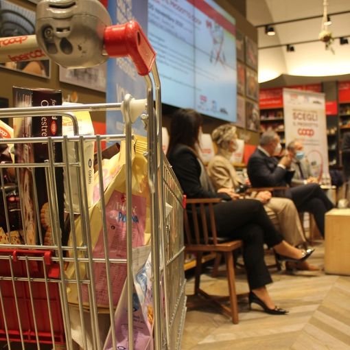 La spesa di Natale per sconfiggere il cancro: con Nova Coop riempiendo il carrello si aiuterà l’Istituto di Ricerca di Candiolo
