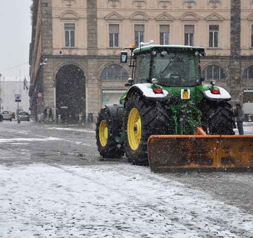 Per Amiat intervento per neve e sale in strada, Gtt alle fermate bus