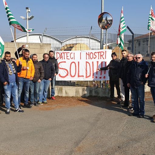 Pianezza, una mattinata di assemblea e presidio davanti alla sede di OneNet
