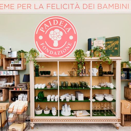 Apre i battenti il Christmas shop di Paideia per aiutare i bimbi più sfortunati
