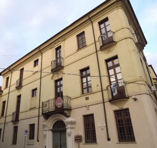 Volpiano, terminata la posa della nuova pavimentazione del cortile di Palazzo Oliveri