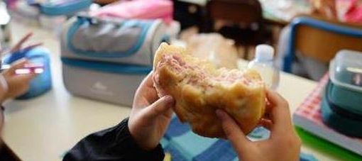 Comprensivo Tommaseo di Torino, il Consiglio di Stato dà ragione ai genitori: &quot;Sì al pasto da casa in mensa&quot;