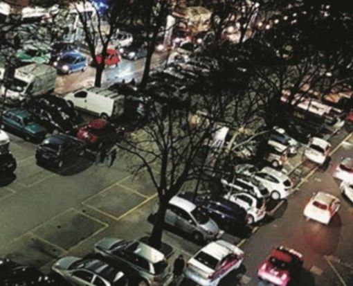 Partite e concerti, Santa Rita “soffoca” per il traffico selvaggio: il Comune valuta biglietti dei bus gratis e strisce gialloblù