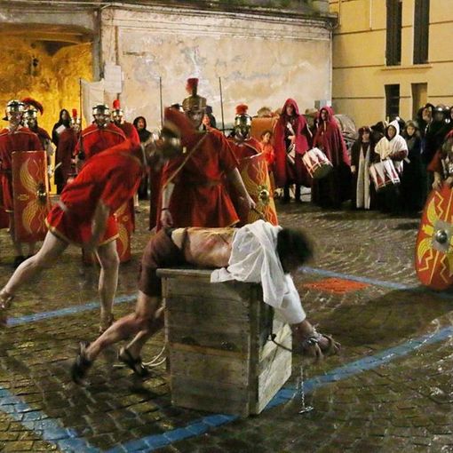 Un migliaio di persone hanno assistito alla Sacra Rappresentazione Medievale della Passione di Cristo  di Ivrea