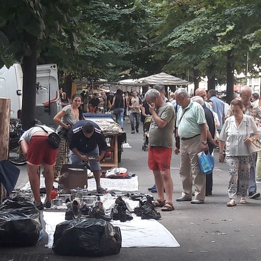 Venditori abusivi anche in corso Racconigi: &quot;Intervengano i vigili&quot;