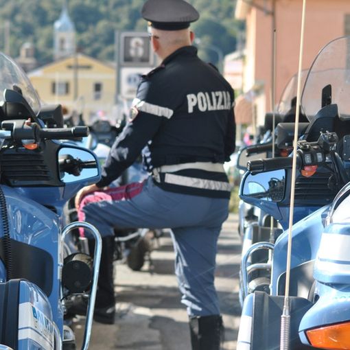 Motociclisti della Polizia fermano pusher in corso principe Oddone