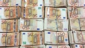 Norme UE rafforzate per prevenire il riciclaggio di denaro e combattere il finanziamento del terrorismo