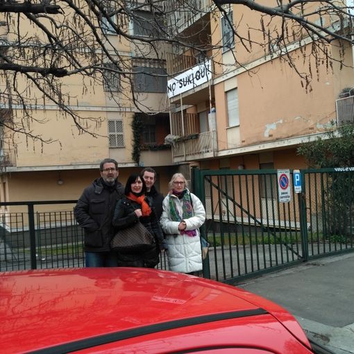 Lenzuola bianche contro il “suk” al Ponte Mosca di Torino