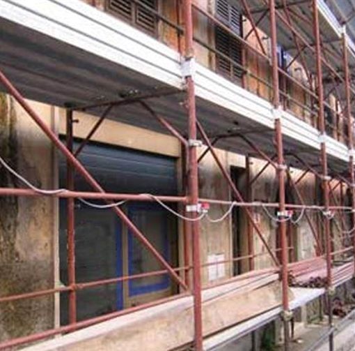 ponteggio in corso giulio cesare