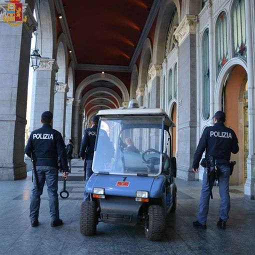 Arrestata coppia di borseggiatori alla fermata GTT di Porta Nuova