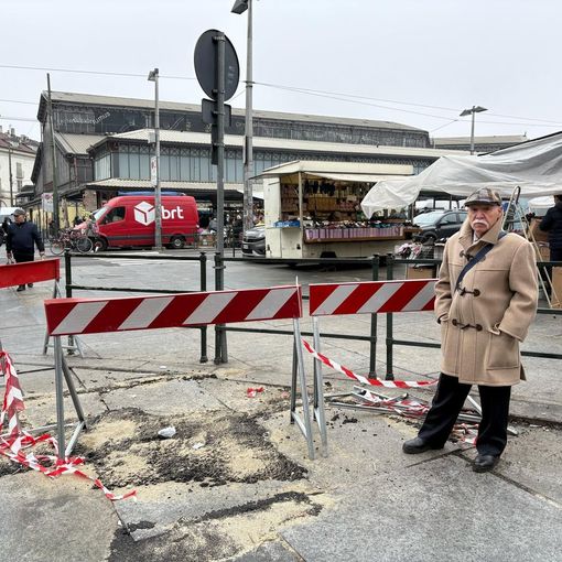 Carmelo Lavuri indica le condizioni della pavimentazione