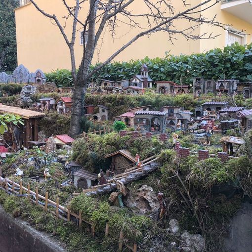 Il Monviso, la cascata e il vino: il presepe dei record che unisce le tradizioni di 4 regioni [VIDEO]