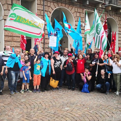 &quot;Vogliamo lo stipendio da Manital&quot;: lavoratori delle pulizie in presidio davanti alla Prefettura di Torino (FOTO e VIDEO)
