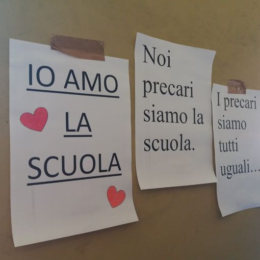 Maestre e docenti in sciopero a Torino, Cub: &quot;Basta umiliazioni&quot; [VIDEO]