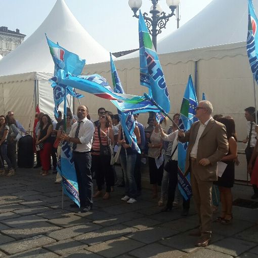 Ipotesi liquidazione per Eurofidi, 215 dipendenti rischiano il posto: protesta dei lavoratori in Regione