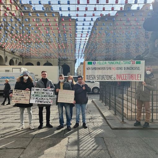 protesta polizia municipale a palazzo civico