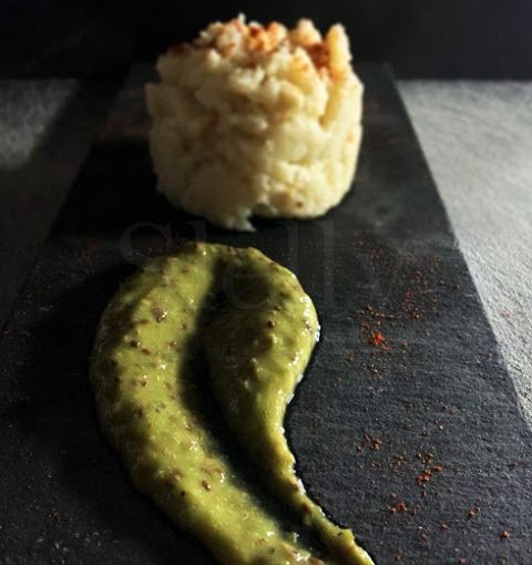 Purea croccante di cavolfiore e mandorle con crema di Nergi®, acciughe e capperi