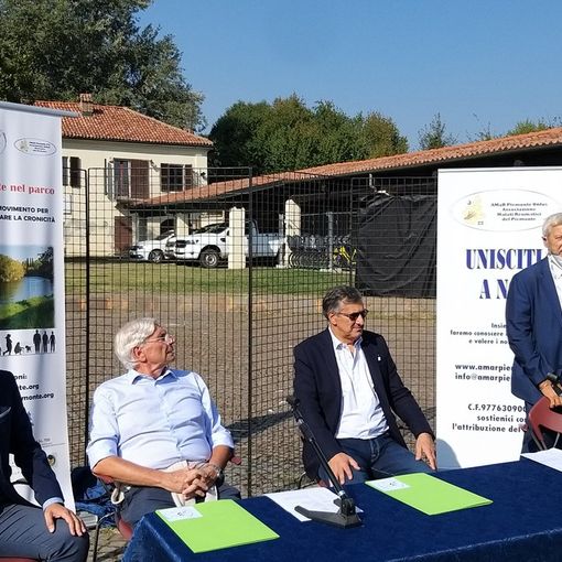 tavolo relatori progetto