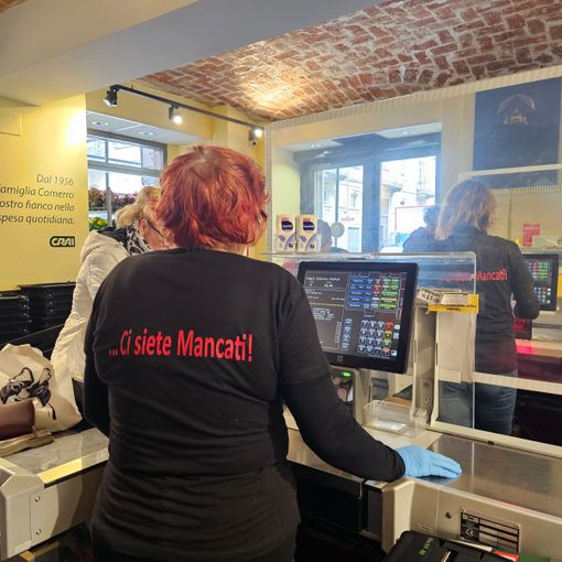 Questa mattina il punto vendita è tornato ad accogliere clienti: restano sfollati i residenti del palazzo Questa mattina il punto vendita è tornato ad accogliere clienti: restano sfollati i residenti del palazzo
