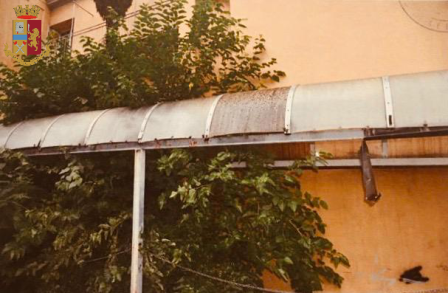 Ivrea, in manette dopo aver rubato 10 chili di rame dalla grondaia dell'ex centro prelievi