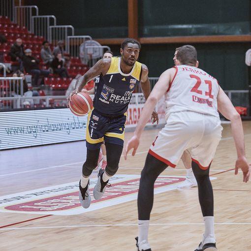 Basket, la Reale Mutua si fa trovare pronta per la fase ad orologio: debutto vincente a Chiusi