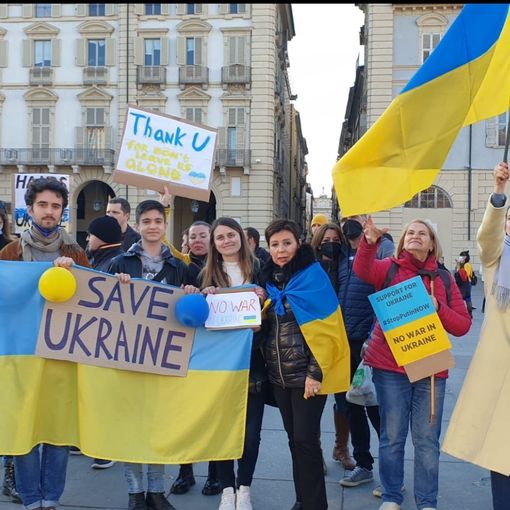 Chieri, il sindaco fa rimuovere la bandiera dell'Ucraina. Sacco: &quot;Mi è stato chiesto di toglierla&quot;