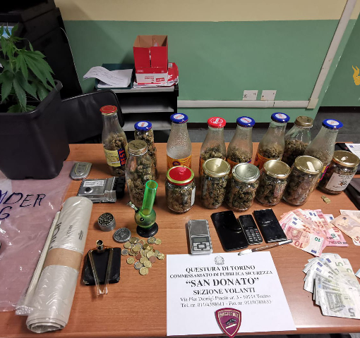 Torino, prepara la “conserva” di marijuana: arrestato