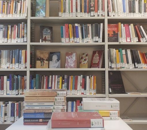 Al Polo del '900 nuovo scaffale di libri donati da Premio Lattes Grinzane, in lettura e prestito a tutti