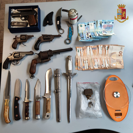 armi e droga recuperati da Polizia