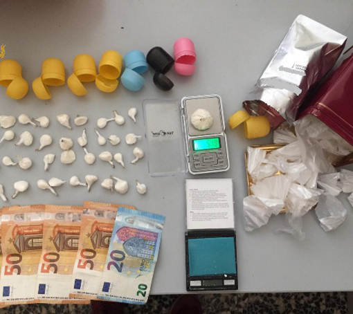 Droga nascosta nel materasso e come sorpresa negli ovetti di cioccolata: quattro arresti a Torino